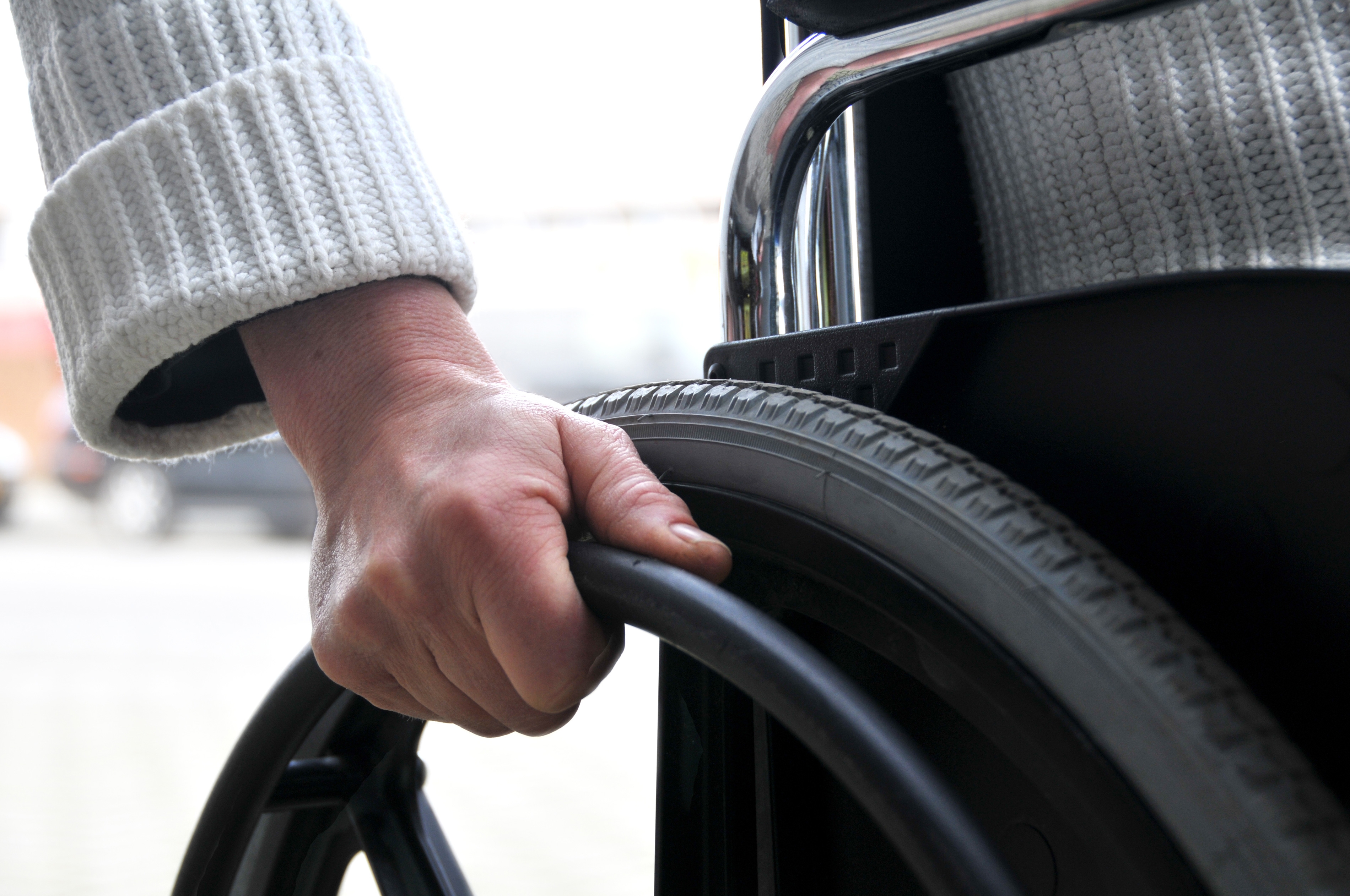 Atendimento deve ser prioritário para pessoas com deficiência e mobilidade reduzida